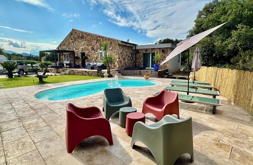 Tallone Villa | House with heated pool and jacuzzi