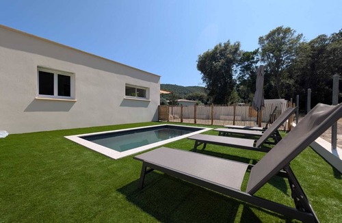 Serra-di-Fiumorbo House | House with pool 10 minutes from the beach
