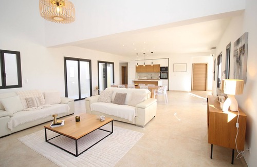 Lavatoggio Villa | House with swimming pool 15 min from the beaches