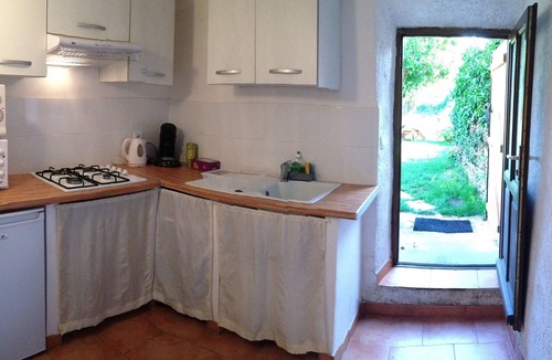 Canari House | House with terrace and garden.