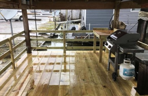Venice Boat Rental | HOUSEBOAT 2br/1ba RENOVATED, MAIN DOCK, Sleeps 7-8/Venice Marina