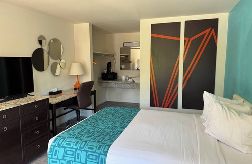 Downtown Reno Hotel | Howard Johnson by Wyndham Reno Downtown