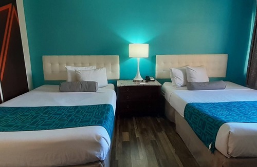 Downtown Reno Hotel | Howard Johnson by Wyndham Reno Downtown