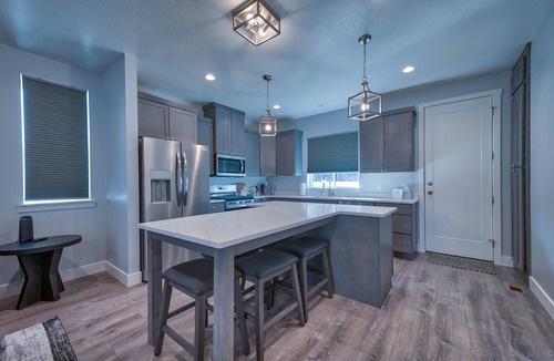 Cody House | -:- Howdy Hideaway -:- Modern New Construction - 4BR+