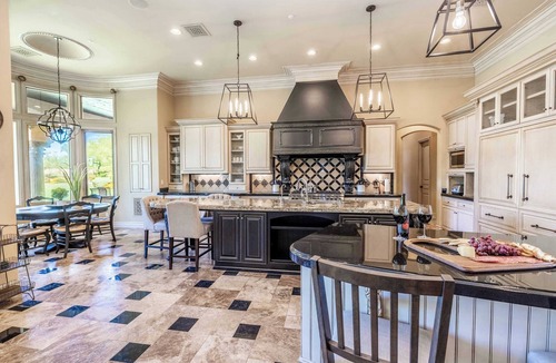 North Scottsdale House | HÓZHÓ Cavedale|Pickleball, Pool, Hot Tub & Theatre