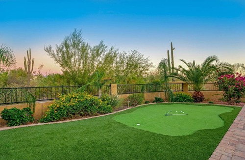North Scottsdale House | HÓZHÓ Desert Views |Pool | Theatre | Putting Green