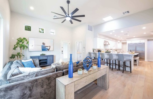 Central Scottsdale House | HÓZHÓ Shea: Bowling Alley, Theatre & Pool