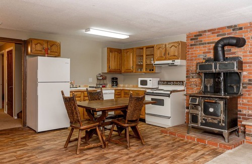 West Yellowstone Cabin | Huge 3-bedroom home just 1 minute from Yellowstone. Legacy West