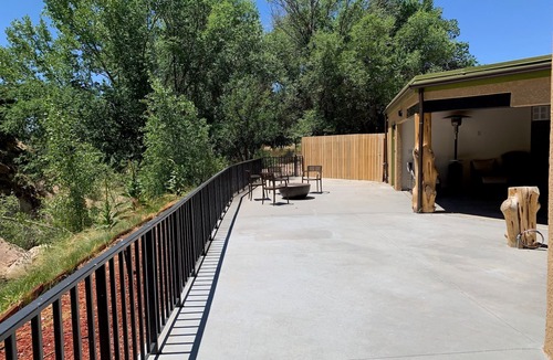 Mount Carmel Junction House | Huge! 6 BR, 6 bath, Miles: Zion 12, Bryce 60, Grand Canyon 85, Golf 0