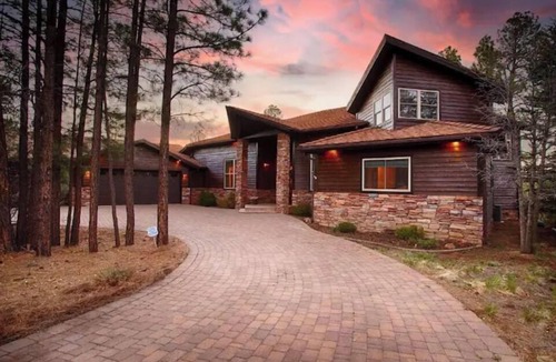 Torreon Cabin | Huge 7 Bedroom Cabin in the Pines of Torreon