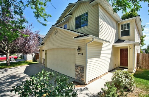 Southwest Ada County Alliance House | Huge Family Home | 5 Room | Sleeps 18 | 3Car Garage | Backs to Park| South Boise