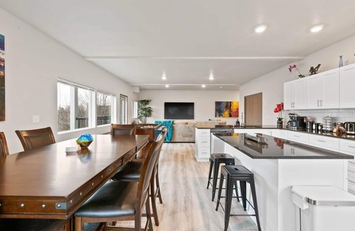 South Perry District Apartment | HUGE-Fun-Trendy Apt by Perry District & Downtown!