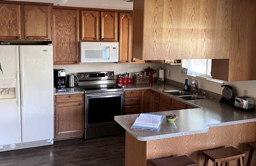 Badger House | Hummingbird House: Comfy Base for Exploring Sequoia & Kings Canyon Nat'l Parks