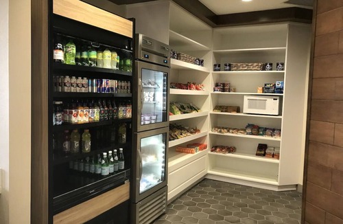 Chandler Hotel | I-10 Convenience & Heated Pool | Relax, Explore, Enjoy Phoenix l 2 Rooms