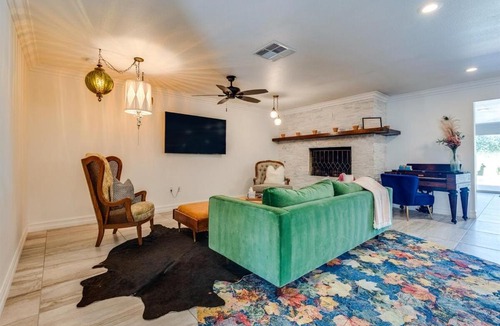 Las Vegas House | Iconic Vegas Villa : Heated Pool| Movie Room