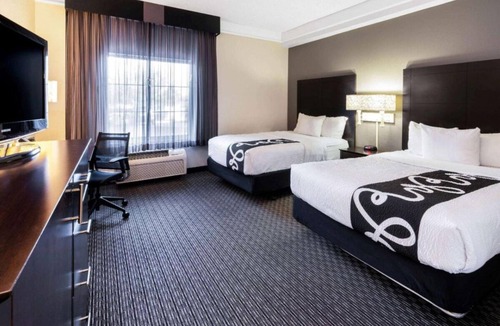 Superstition Springs House | Ideal Location! Free Parking, Onsite Pool, Free Breakfast