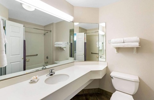 Superstition Springs House | Ideal Location! Free Parking, Onsite Pool, Free Breakfast
