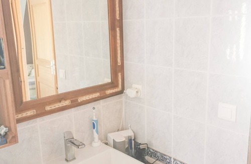 Ambiegna House | Ideally located holiday home with airconditioning