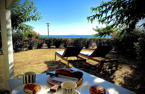 Prunete Villa | In Casetta Prunete, Villa facing the sea 80m from the beach of prunete