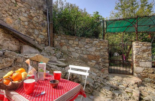 Occhiatana House | In the shade of the lemon tree