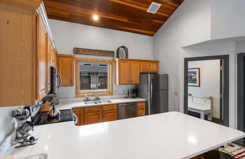 Big Horn Condo | Incredible Ski-Access: 3 Bed Chalet with HotTub