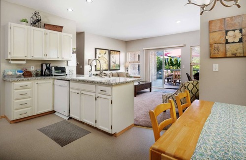 Beaverton House | Incredible Suburban Escape, Open Floor Plan With Wooded Patio, Pet Friendly, Close 2 Vineyards