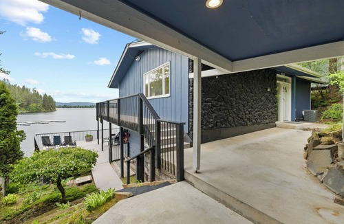 Liberty Lake House | Incredible Waterfront Lakehouse on Liberty Lake