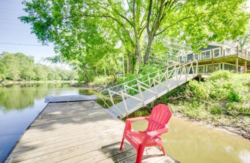 Indianapolis Apartment | Indianapolis Riverfront Rental with Wraparound Deck!