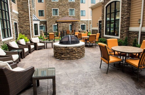 Meadowthorpe Condo | Indoor Pool | Gym | Near U of Kentucky
