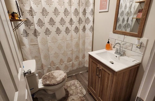 Indianapolis House | Indy 1Br Diamond II - centrally located