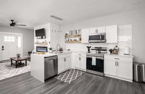 Mapleton/Fall Creek House | Indy City Stay | Room for 6 | Modern Comfort