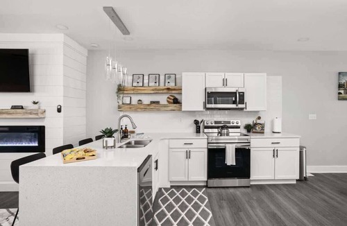 Mapleton/Fall Creek House | Indy City Stay | Room for 6 | Modern Comfort
