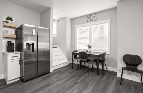 Mapleton/Fall Creek House | Indy City Stay | Room for 6 | Modern Comfort
