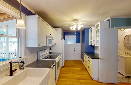 Lakeside House | Inside Lakeside 5 Bedroom 2 Bath House With Porches 1st floor master and bath