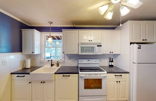 Lakeside House | Inside Lakeside 5 Bedroom 2 Bath House With Porches 1st floor master and bath