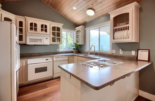 Yosemite West House | Inside Yosemite! Park Reservations Included/Sleeps 10