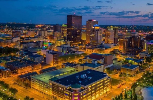 Dayton Condo | Insta-worthy Downtown Condo | King Bed | Free PRKG