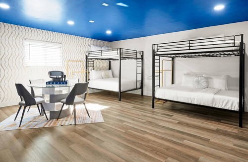 Park Scottsdale One House | InstaGlam House: Heated Pool + Karaoke + Poolside Yoga and More!