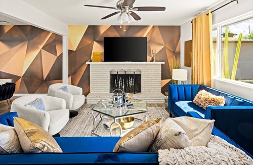 Park Scottsdale One House | InstaGlam House: Heated Pool + Karaoke + Poolside Yoga and More!