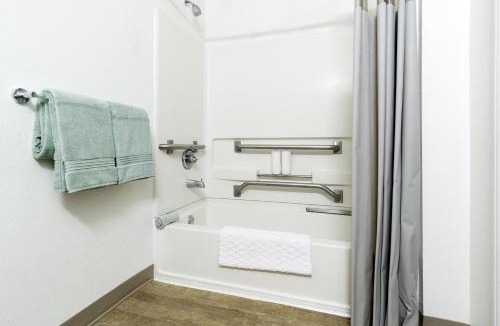 Greensboro Hotel | InTown Suites Extended Stay Greensboro NC - Airport