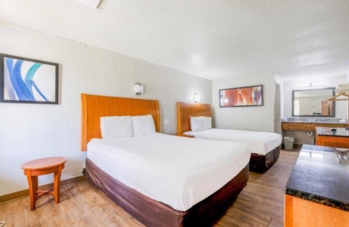 Richmond Hotel | Inviting 4-Unit Stay at Garden Inn – Affordable Room Near Comstock Field