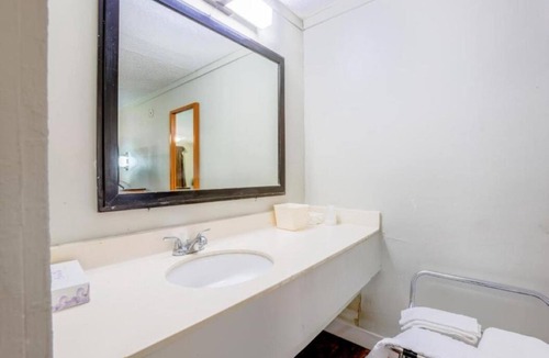 Richmond Hotel | Inviting 4-Unit Stay at Garden Inn – Affordable Room Near Comstock Field