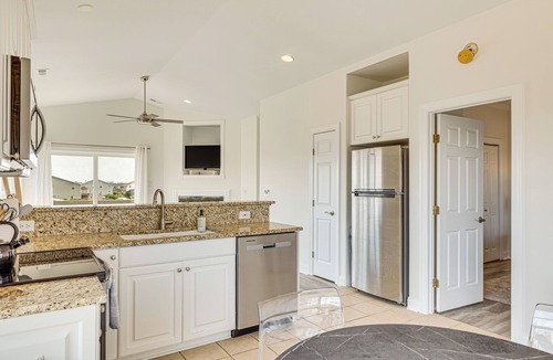 Atlantic Beach Apartment | Inviting Atlantic Beach Townhome ~ 1/2 Mi to Ocean