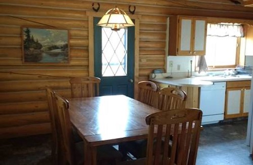 Wapiti House | Inviting Log Home in Quiet Valley near Yellowstone
