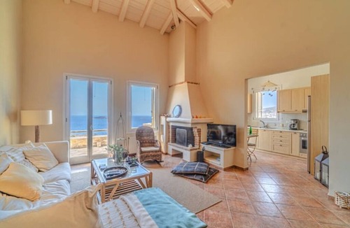 Andros Town House | IRIDA Top-Floor Serenity - 5 mins to Batsi