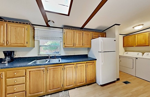 Put-in-Bay House | Island Club House by the Pool - Big Front Patio- 3 BR 2 BA - Sleeps 8 - IC17