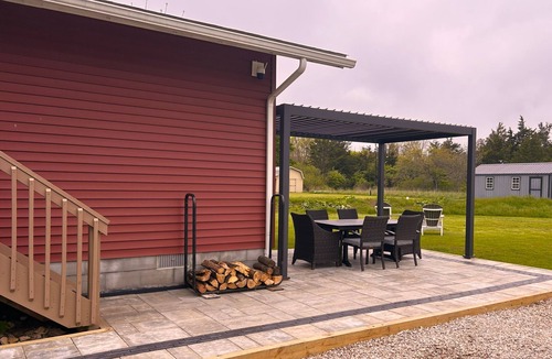 Kelleys Island Cottage | Island Gem, Walk to the lake!