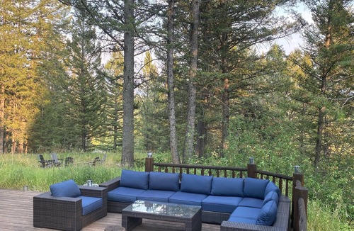 Indian Paintbrush Cabin | Jackson Hole Cabin on 4+ wooded acres in Wilson, WY