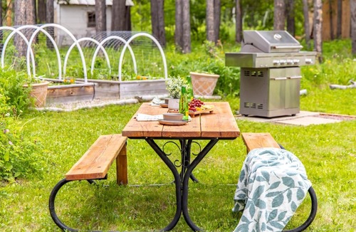 East Glacier Park Village House | Jacobson's Cottages Cabin #11