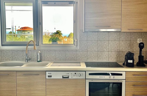 Thermaikos Apartment | Jacques Boutique Studio – Relaxing Open Space with Fireplace & Outdoor BBQ